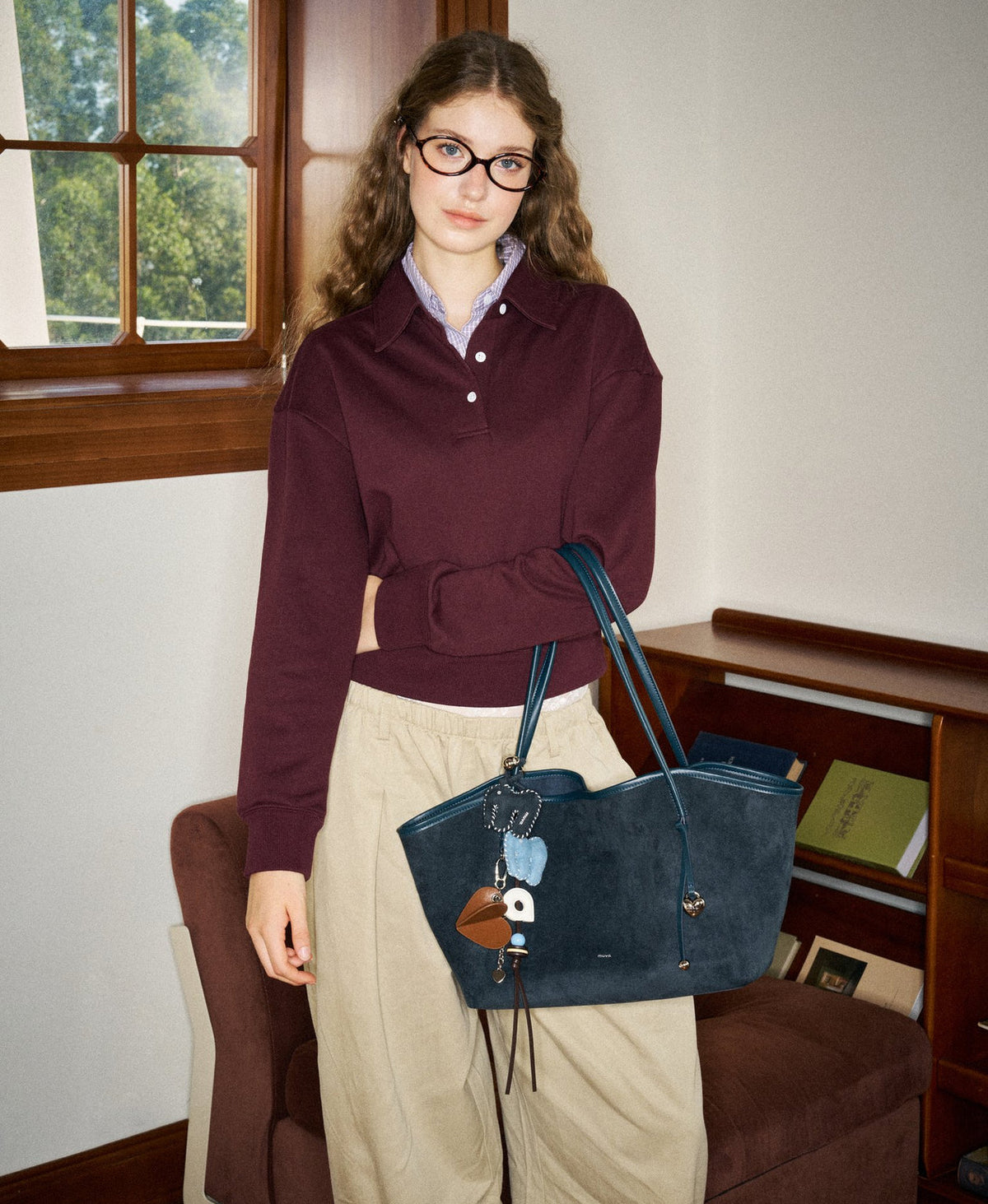 Model carrying the Jingle Kite Bag