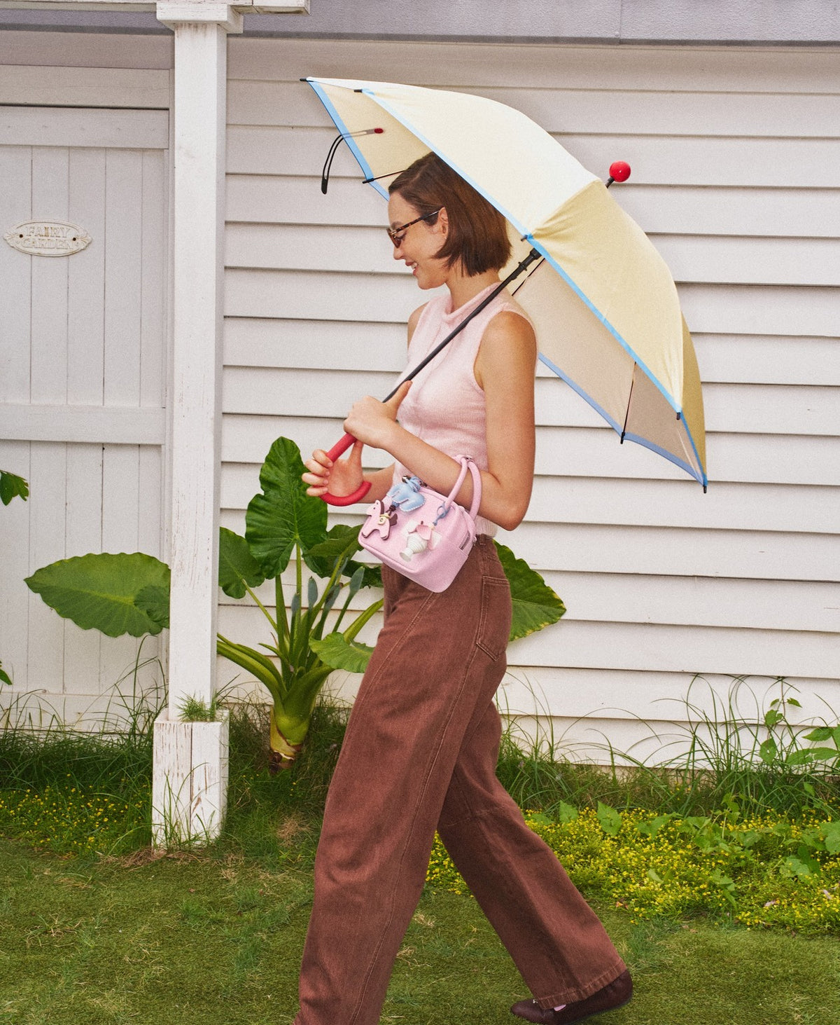 Model carrying the Puzzle Tofu Bag in Soft Pink