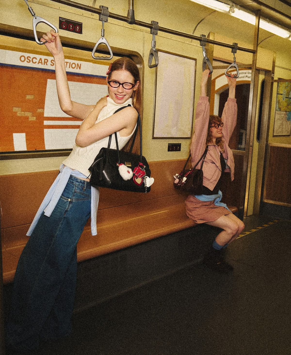 Model carrying the Treasure Bag in Black