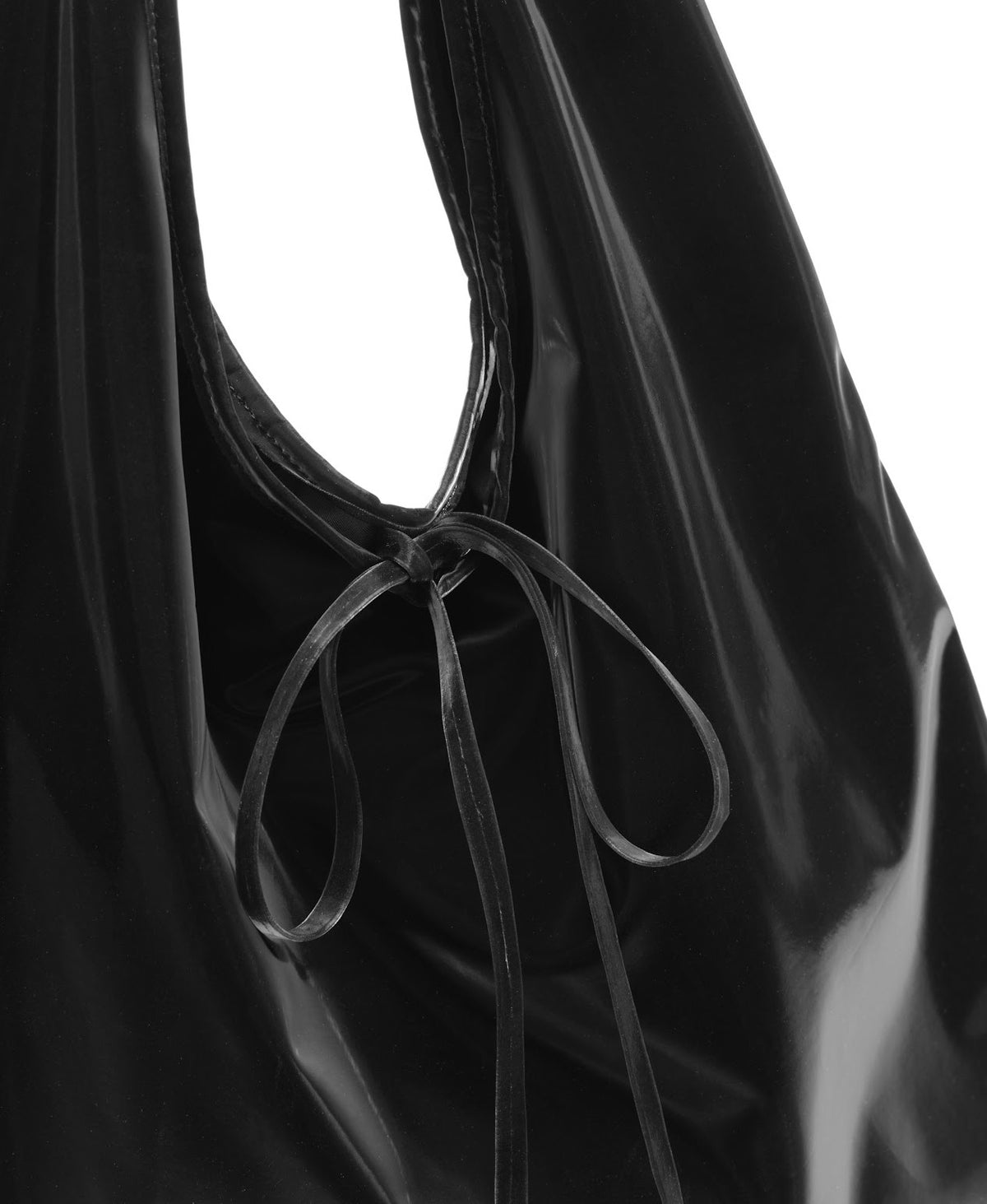 Model carrying the Roly-Poly Pleat Tote in Sky Black